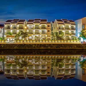 Laluna Riverside & Отель